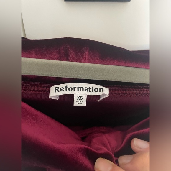 Reformation Velvet Off-Shoulder Top in XS - Picture 4 of 4